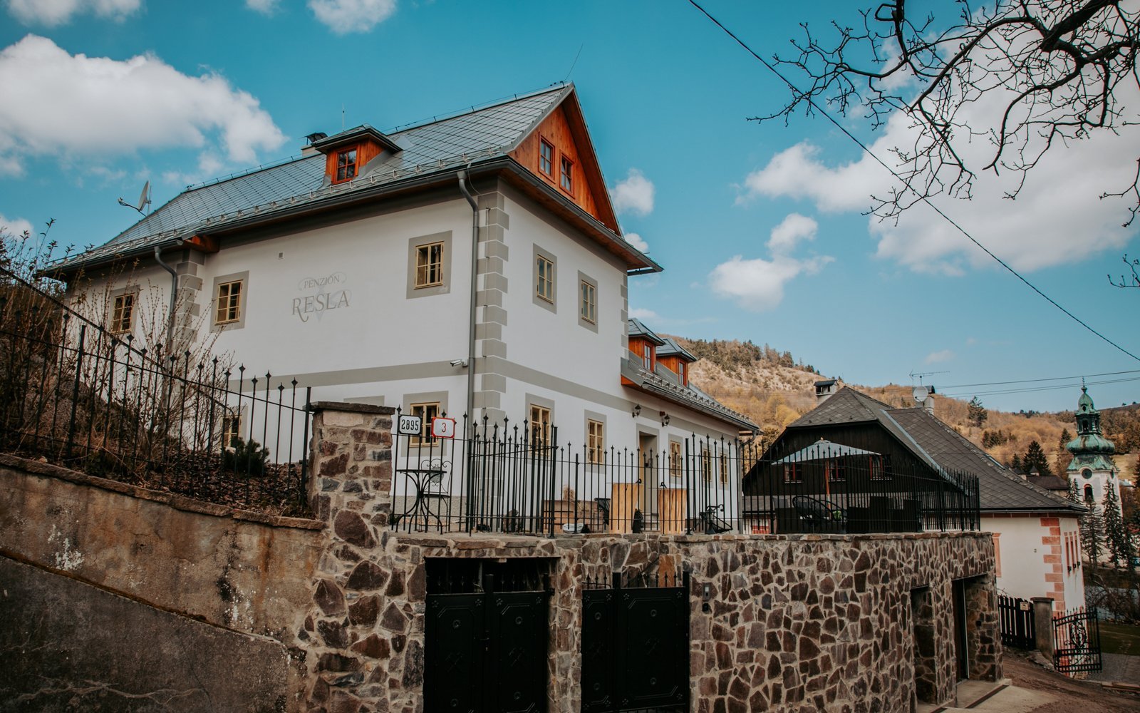 Pobyt w centrum Bańskiej Szczawnicy w zabytkowym Hotelu Resla Residence *** ze śniadaniem, prywatnym wellness
Pobyt w centrum Bańskiej Szczawnicy w zabytkowym Hotelu Resla Residence *** ze śniadaniem, prywatnym wellness