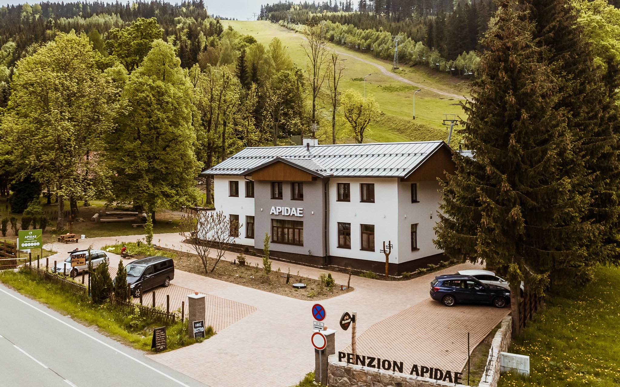 Deštné w Orlickich górach: Pensjonat górski Apidae ze śniadaniem, placem zabaw i przechowalnią rowerów
Deštné w Orlickich górach: Pensjonat górski Apidae ze śniadaniem, placem zabaw i przechowalnią rowerów