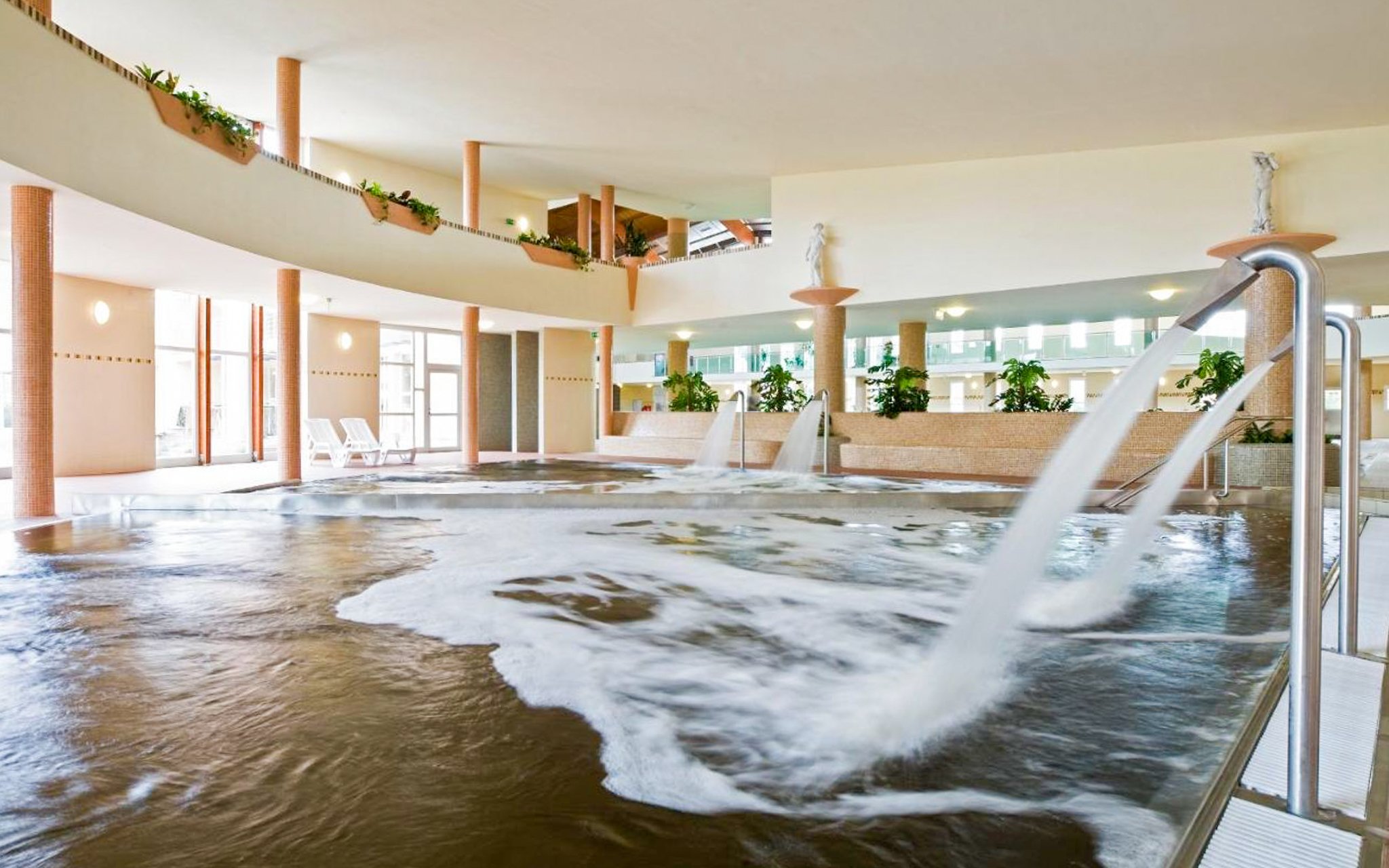Węgry: Martfű Hotel Thermal SPA ***superior połączony z łaźniami + obiadokolacje, termy i wellness bez limitu
Węgry: Martfű Hotel Thermal SPA ***superior połączony z łaźniami + obiadokolacje, termy i wellness bez limitu