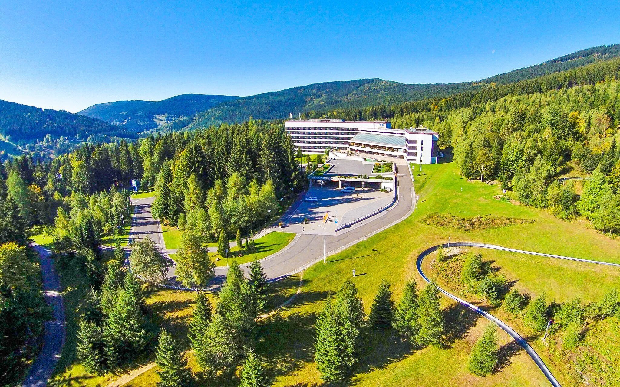 Karkonosze: Špindlerův Mlýn blisko centrum w Hotelu Harmony **** z obiadokolacją i wellness (basen, 2 jacuzzi)
Karkonosze: Špindlerův Mlýn blisko centrum w Hotelu Harmony **** z obiadokolacją i wellness (basen, 2 jacuzzi)