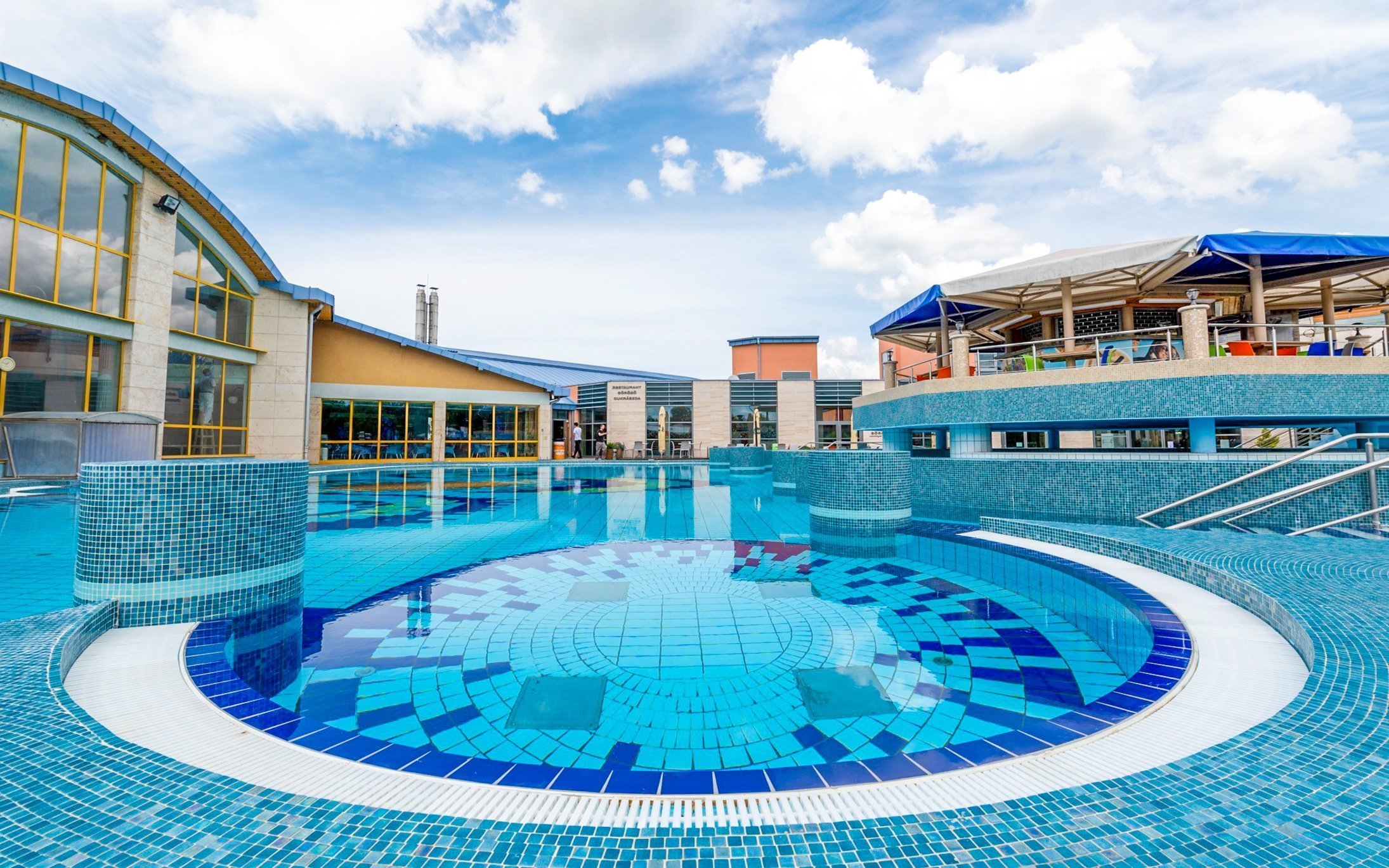 Wakacje bezpośrednio w strefie spa: Park Inn by Radisson Sárvár ****+ z all inclusive i basenami termalnymi
Wakacje bezpośrednio w strefie spa: Park Inn by Radisson Sárvár ****+ z all inclusive i basenami termalnymi