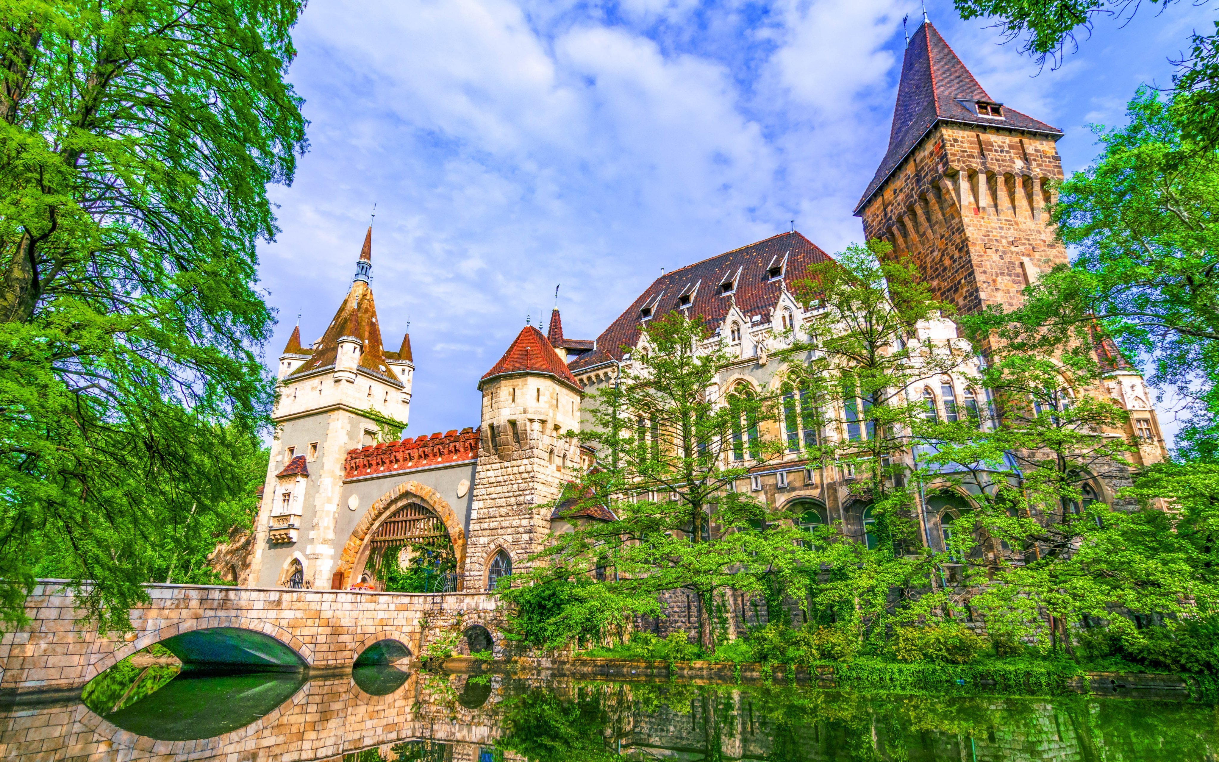 Pobyt w centrum Budapesztu w pobliżu Zoo i zamku Vajdahunyad w Hotelu Benczúr *** ze śniadaniem
Pobyt w centrum Budapesztu w pobliżu Zoo i zamku Vajdahunyad w Hotelu Benczúr *** ze śniadaniem