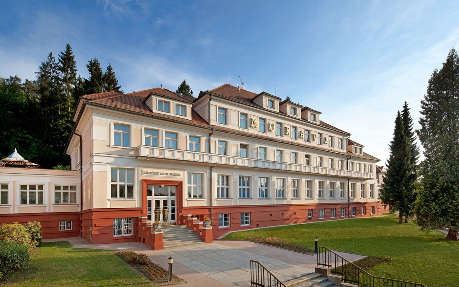 Pobyt w centrum Luhačovic: Hotel Morava *** z obiadokolacją, do 12 zabiegów spa + welcome drink i wycieczki
Pobyt w centrum Luhačovic: Hotel Morava *** z obiadokolacją, do 12 zabiegów spa + welcome drink i wycieczki