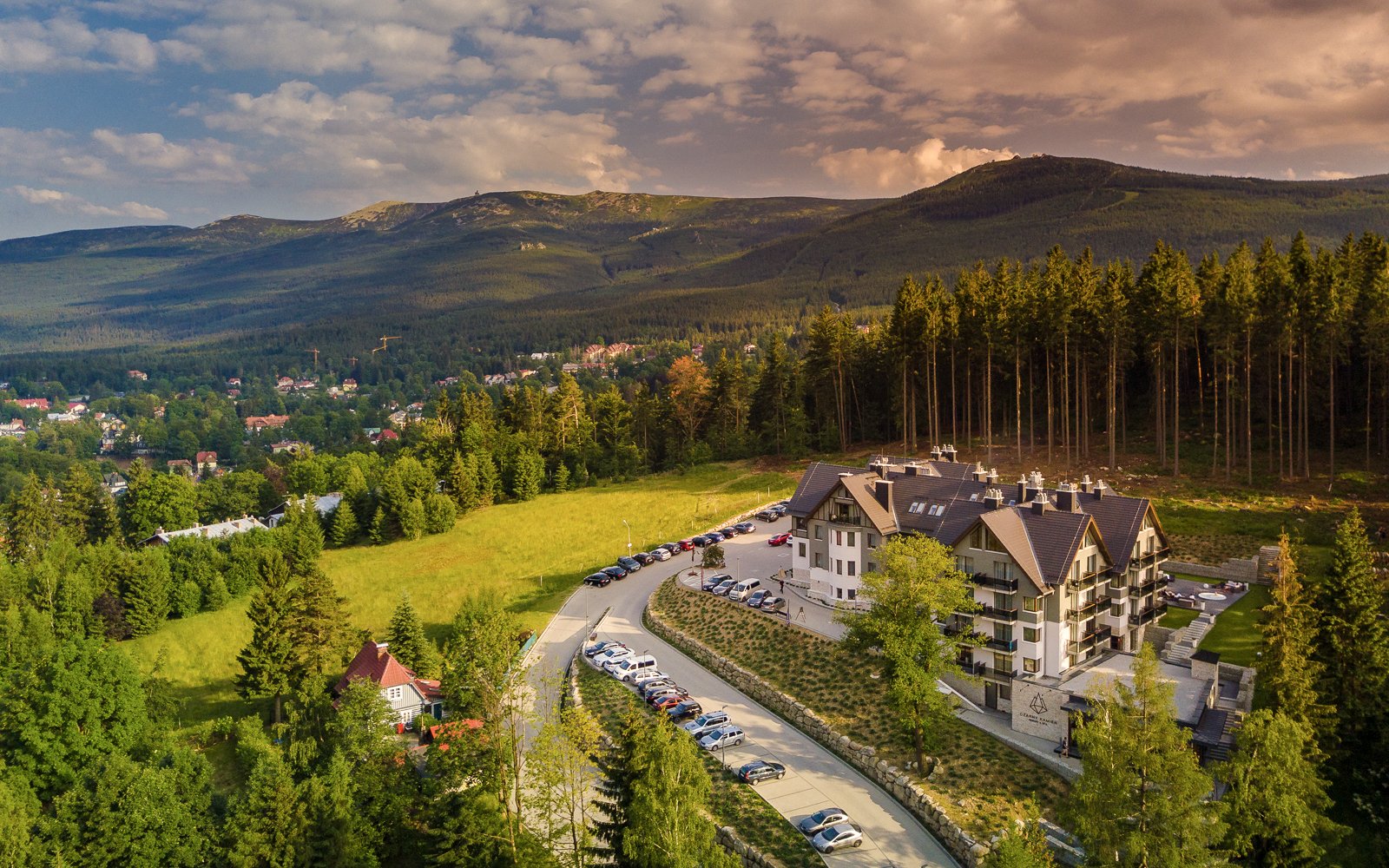 Szklarska Poręba: Czarny Kamień RESORT & SPA **** ze śniadaniem/obiadokolacją + wellness i butelką wina
Szklarska Poręba: Czarny Kamień RESORT & SPA **** ze śniadaniem/obiadokolacją + wellness i butelką wina