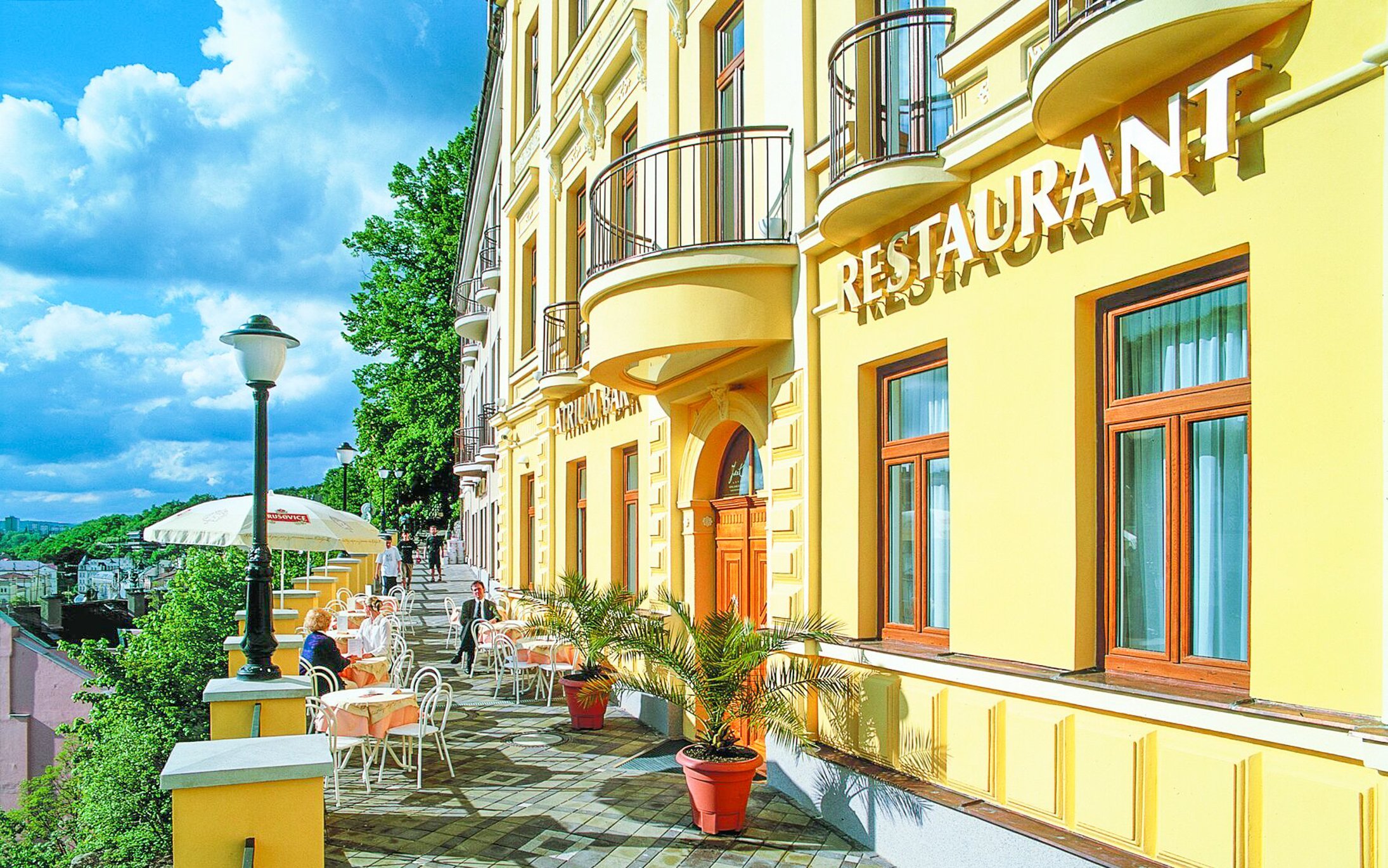 Karlowe Wary w centrum: 4* Hotel Jean de Carro ze śniadaniem i wstępem do wellness + zniżka na zabiegi
Karlowe Wary w centrum: 4* Hotel Jean de Carro ze śniadaniem i wstępem do wellness + zniżka na zabiegi