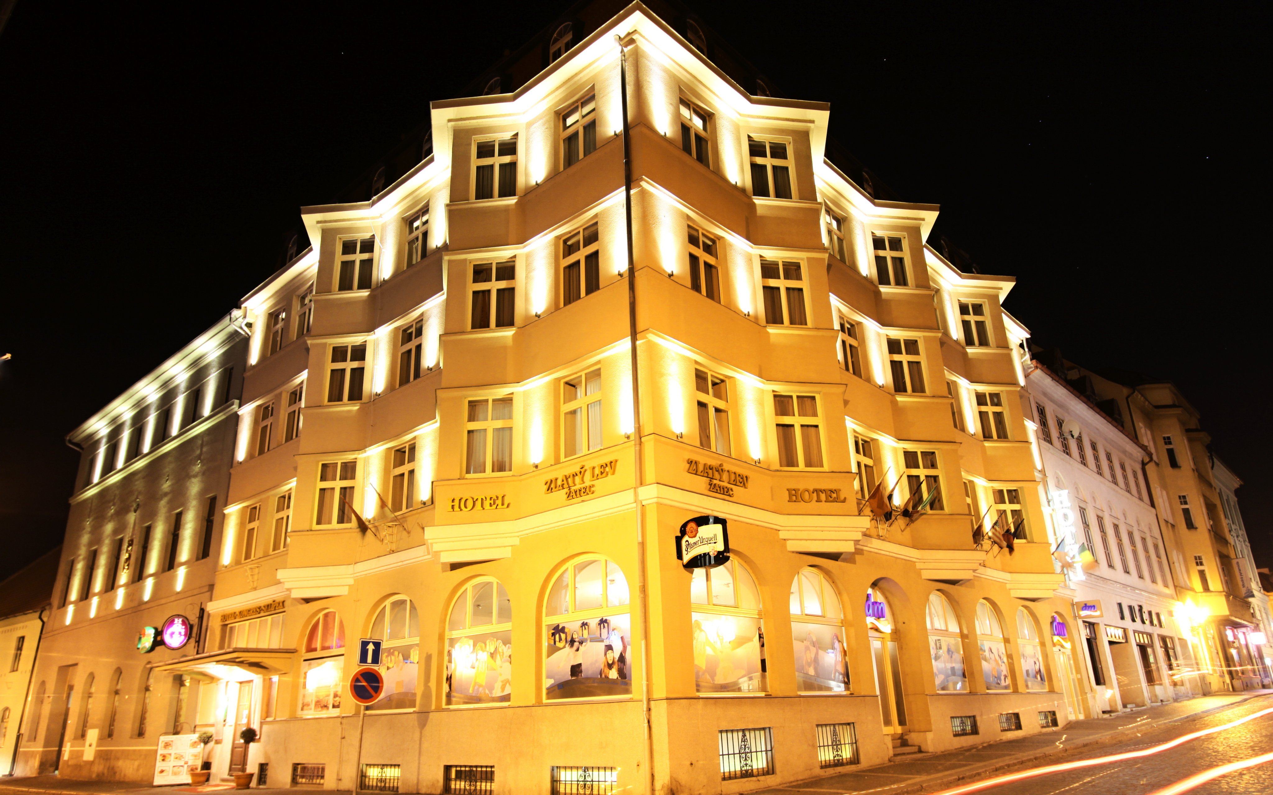 Žatec: Miasto chmielu i piwa w samym centrum w Hotelu Zlatý Lev **** śniadanie w formie bufetu + parking
Žatec: Miasto chmielu i piwa w samym centrum w Hotelu Zlatý Lev **** śniadanie w formie bufetu + parking