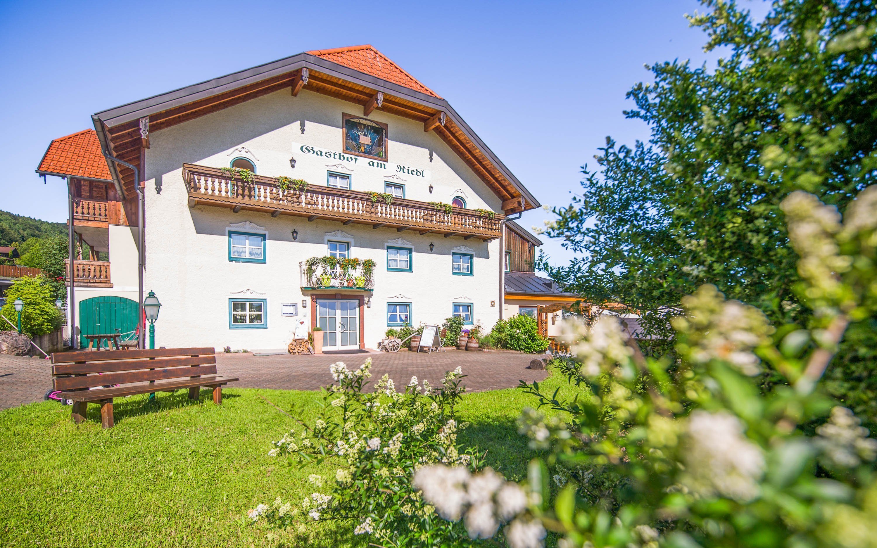 Austria tylko 8 km od Salzburga: Hotel Gasthof Am Riedl *** z obiadokolacją i bogaty program dla dzieci
Austria tylko 8 km od Salzburga: Hotel Gasthof Am Riedl *** z obiadokolacją i bogaty program dla dzieci