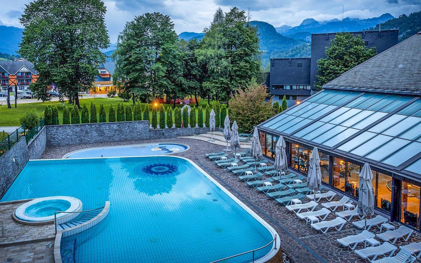 Słowenia w pobliżu Parku Narodowego Triglav i jeziora: Bohinj Eco Hotel ****+ z aquaparkiem, wellness
Słowenia w pobliżu Parku Narodowego Triglav i jeziora: Bohinj Eco Hotel ****+ z aquaparkiem, wellness