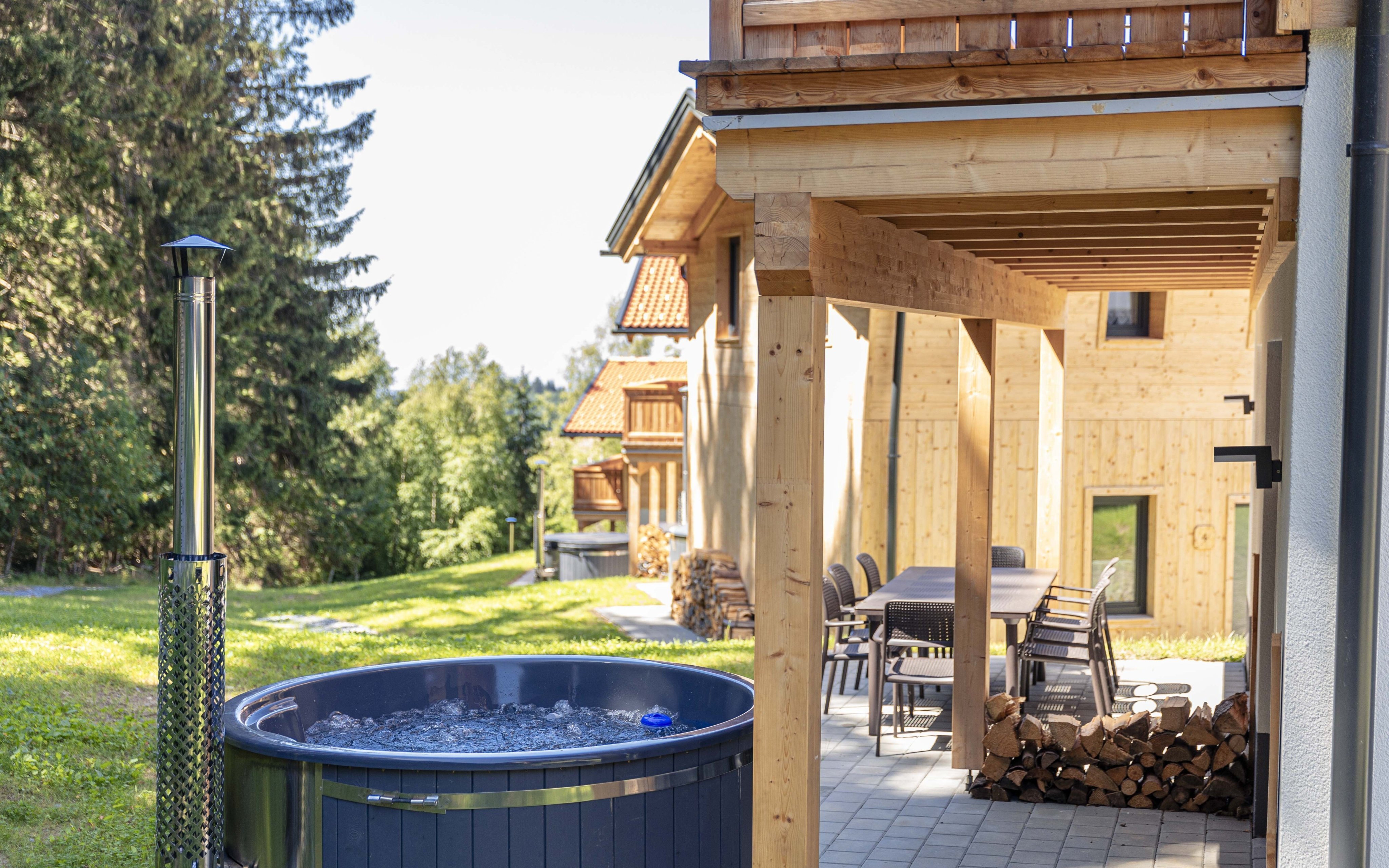 Las Bawarski: Wyjątkowy pobyt w nowoczesnych domkach St. Englmar Chalets z relaksem w strefie wellness
Las Bawarski: Wyjątkowy pobyt w nowoczesnych domkach St. Englmar Chalets z relaksem w strefie wellness