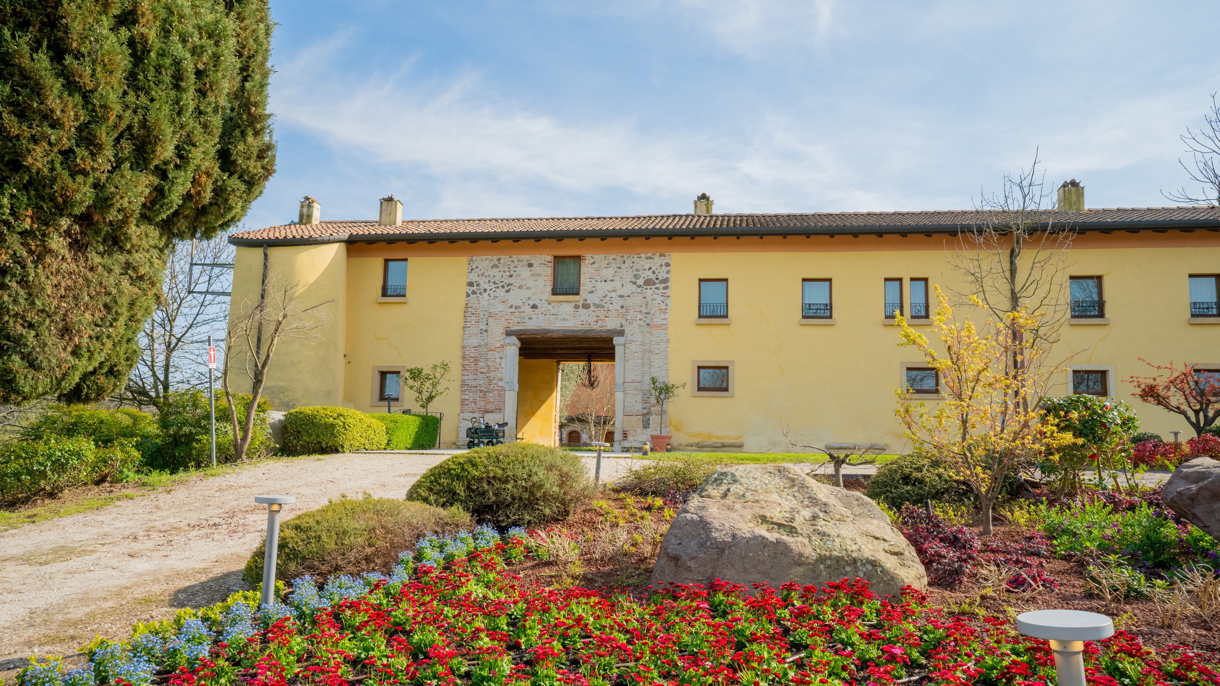 Włoska wieś niedaleko Lago di Garda: Hotel Relais Corte Cavalli **** ze śniadaniem lub obiadokolacją + basen
Włoska wieś niedaleko Lago di Garda: Hotel Relais Corte Cavalli **** ze śniadaniem lub obiadokolacją + basen