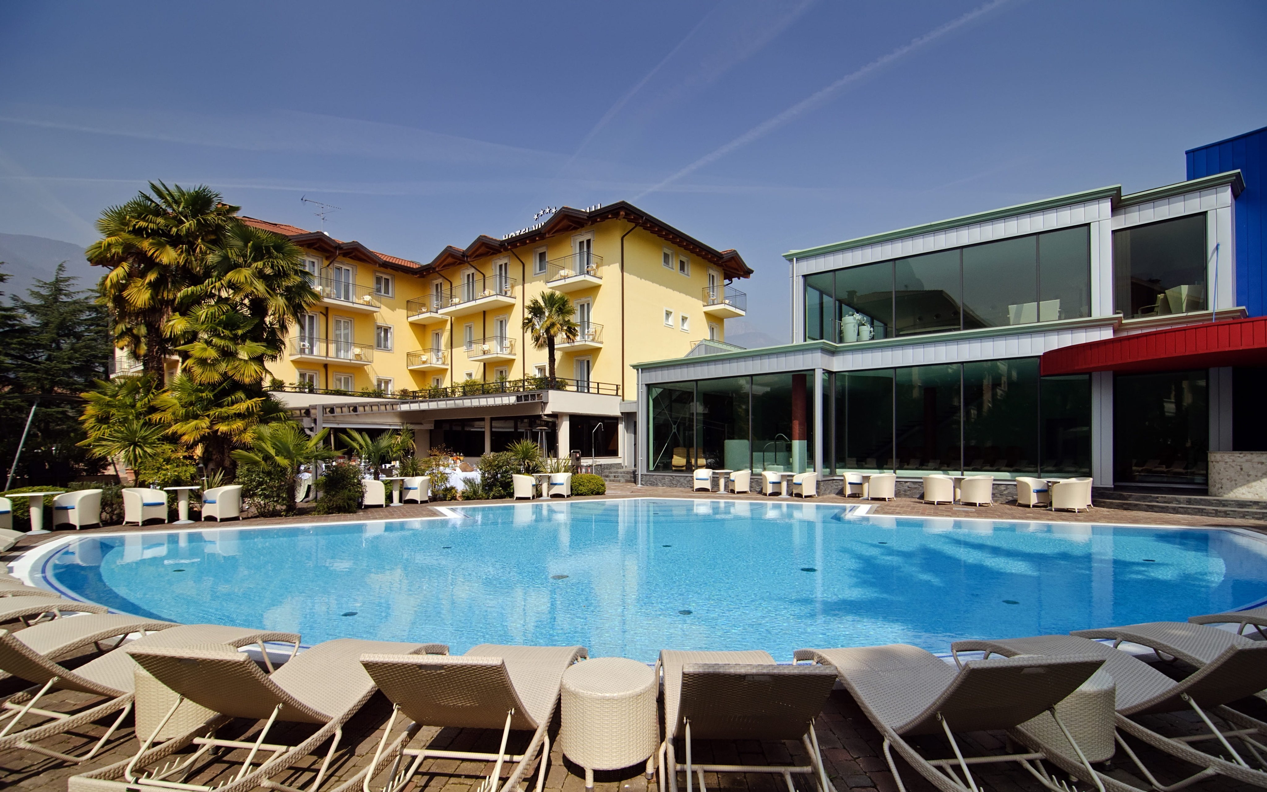Relaks nad jeziorem Garda: 4* Villa Nicolli Romantic Resort z obiadokolacjami, słonymi basenami i saunami
Relaks nad jeziorem Garda: 4* Villa Nicolli Romantic Resort z obiadokolacjami, słonymi basenami i saunami