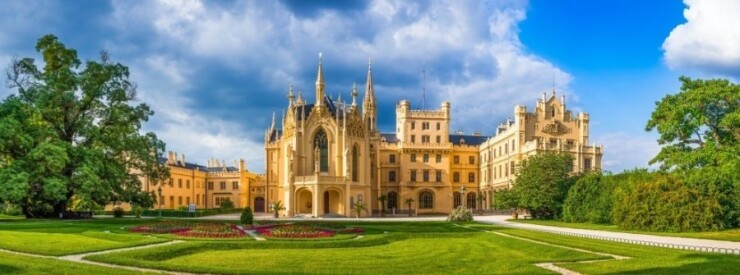NAJ na Morawach Południowych – wybierz się z nami po wino, folklor i zabytki