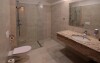 Pokoje posiadają łazienkę, Hotel Villa Classica ****, Pápa