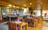 W hotelowej restauracji można skosztować różnorodnych przysmaków
