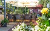 Przyjemne miejsca do siedzenia na zewnątrz, Hotel Leyla *** Lipno
