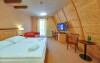 Pokój dwuosobowy z dwoma dodatkowymi łóżkami, Hotel Obří Sud