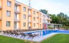 W Hotelu Korekt*** można korzystać z odkrytego basenu