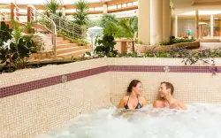 Luksusowe termalne spa tuż obok hotelu Gotthard Therme Hotel