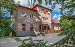 Beskidy w pobliżu NP Mionší w Pensjonacie Buldoček z obiadokolacją i wellness + salonem i składzik na rowery