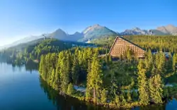 Wysokie Tatry z widokiem na Jezioro Szczyrbskie: Hotel Patria **** z nielimitowanym wellness + obiadokolacja