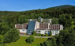 Hrubý Jeseník: Resort Dlouhé Stráně ***superior w górnym budynku ze śniadaniem/obiadokolacją + opcja wellness