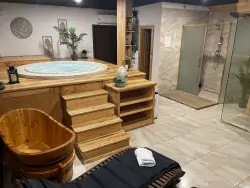 Mladá Boleslav: Relaks w Hotelu i wellness Hejtmanka ze śniadaniem, prywatnym jacuzzi i sauną + butelką wina