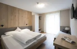Pokój, Hotel Adler ***, San Giovanni w Valle Aurina, Włochy