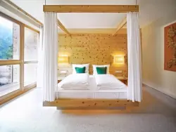 Sypialnia z baldachimem, Hotel Arosea Life Balance *****, Santa Valpurga, Włochy