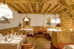 Rustykalna restauracja, Alpenhotel Speckbacher Hof ****, Gnadenwald, Austria