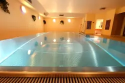Basen wewnętrzny, Alpenhotel Marcius ***, Nassfeld, Austria