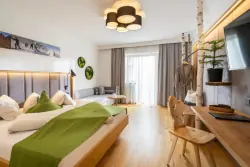 Nowoczesny pokój hotelowy, Hotel Lärchenhof ****, Katschberghöhe, Austria
