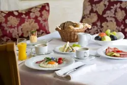 Stół śniadaniowy, Hotel Auhof ****, Grossarl, Austria