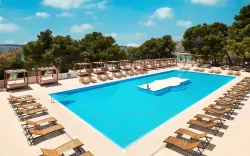 Chorwacja: Vodice w Hotelu Imperial *** z obiadokolacją, basenami i centrum fitness bez ograniczeń + animacje 
