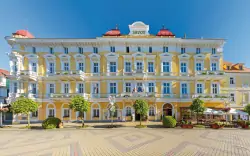 Františkovy Lázně: Pobyt w Spa Hotelu Savoy **** z obiadokolacjami, zabiegami, basenem i sauną + muzyka