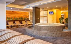 W Sárvár w 4* Hotelu Bassiana ze śniadaniem lub obiadokolacją + dostęp do wellness, zabiegi i wejście do term