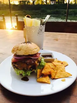 Restauracja, Penzion Benátky ***, Pieszczany