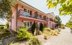 Wielki Meder tylko 350 m od termalnych łaźni w apartamentach Karmon Park ze śniadaniem, fotelem masującym