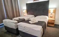 Wnętrza pokoi, Hotel U Divadla ***, Znojmo, Morawy Południowe