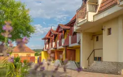 Węgry: Apartamenty Margaréta z dostępem do łaźni Bogács (500 m, 11 basenów) + wellness i obiadokolacja
