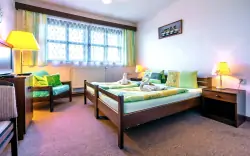 Wygodne i kolorowe pokoje, Hotel Stará Škola na Szumawie