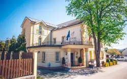 Adršpach: Hotel Tommy **** ze śniadaniem w formie bufetu i relaksem w basenie i jacuzzi + zniżka na wellness