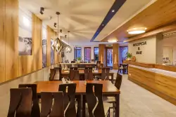 Bar w holu, Dom apartamentowy Fatrapark