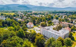 Hotel Cieplice Medi & SPA *** ze śniadaniami/obiadokolacją i centrum wellness z basenem solankowym