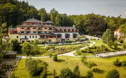 Rychnov nad Kněžnou: Hotel Studánka **** w otoczeniu przyrody z obiadokolacją, wellness i romantyczną kąpielą
