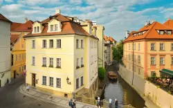 Praga w samym centrum, w pobliżu Mostu Karola, w Hotelu Čertovka **** ze śniadaniem, winem i misą owoców