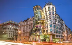 Najbardziej stylowe zakwaterowanie w Pradze: Hotel Tančící dům **** w pokoju Deluxe ze śniadaniem i szampan