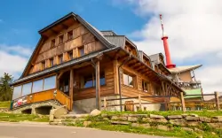 Beskidy na samym szczycie Łysej Góry w Chacie Emila Zátopka - Maraton z obiadokolacją + mapa okolicy 