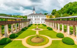 Pobyt na zamku w Hotelu Lysice *** z obiadokolacją i wstępem do centrum wellness (jacuzzi, sauna) + wino