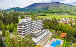 Beskidy: Ibis Styles Relax Rožnov pod Radhoštěm **** z obiadokolacją oraz basenem krytym i zewnętrznym + sauna