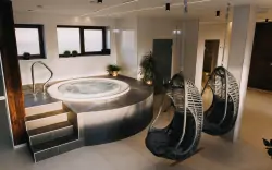 Morawska Słowacja nad kanałem Bata: Pobyt w apartamencie w Wellness Veselí ze śniadaniem, 2 jacuzzi i saunami